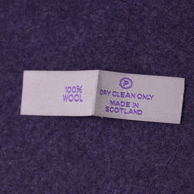 Le tissu fait main de labels professionnels d'habillement tissé par usine marque les étiquettes de cou pliées par extrémité